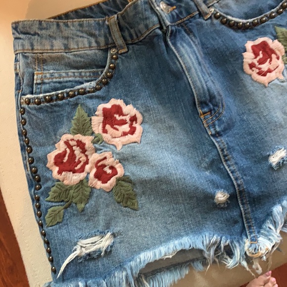 Free people embroidered floral denim skirt - Picture 3 of 5